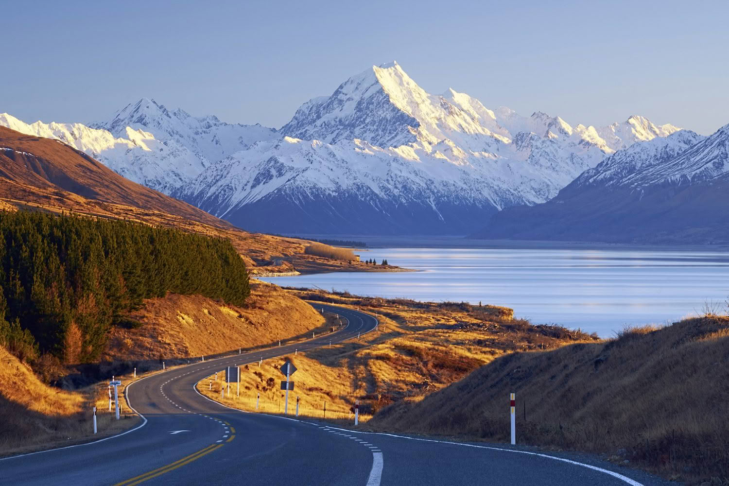 Scenic Winding Road to Mount Cook. New Zealand Photo Tours